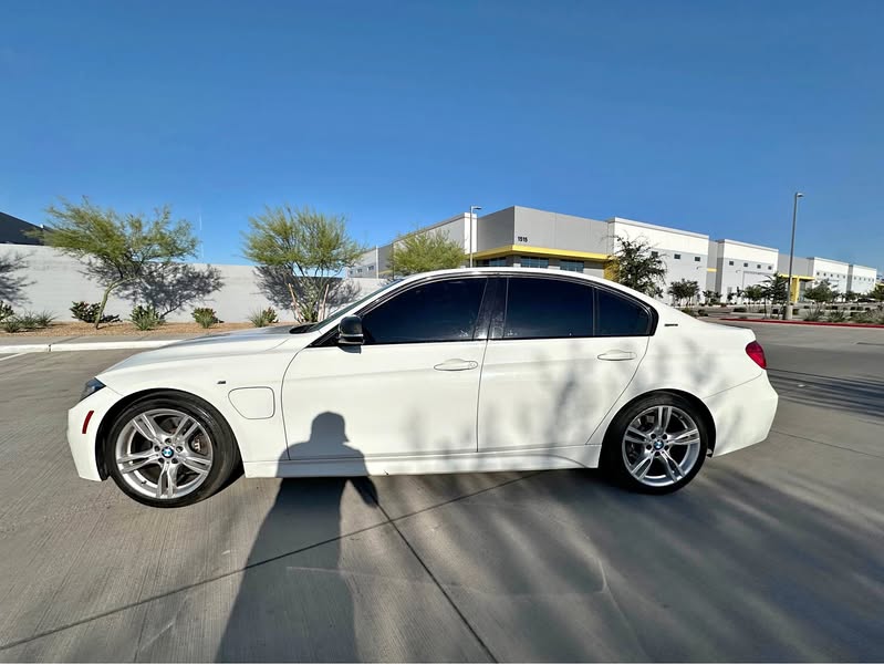 2017 BMW 3 Series - 330e iPerformance Sedan 4D