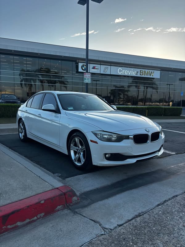 2014 BMW 3 Series - 320i Sedan 4D