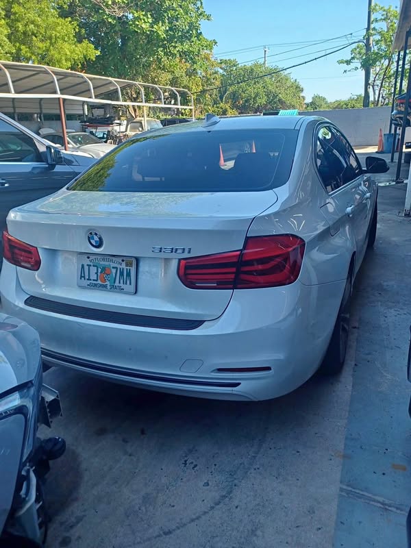 2018 BMW 3 Series - 330i Sedan 4D