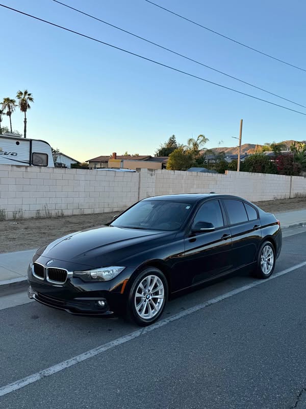 2017 BMW 3 Series - 320i Sedan 4D