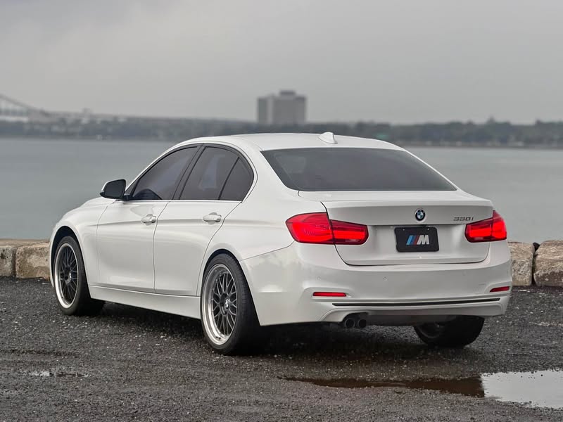 2017 BMW 3 Series - 330i Sedan 4D