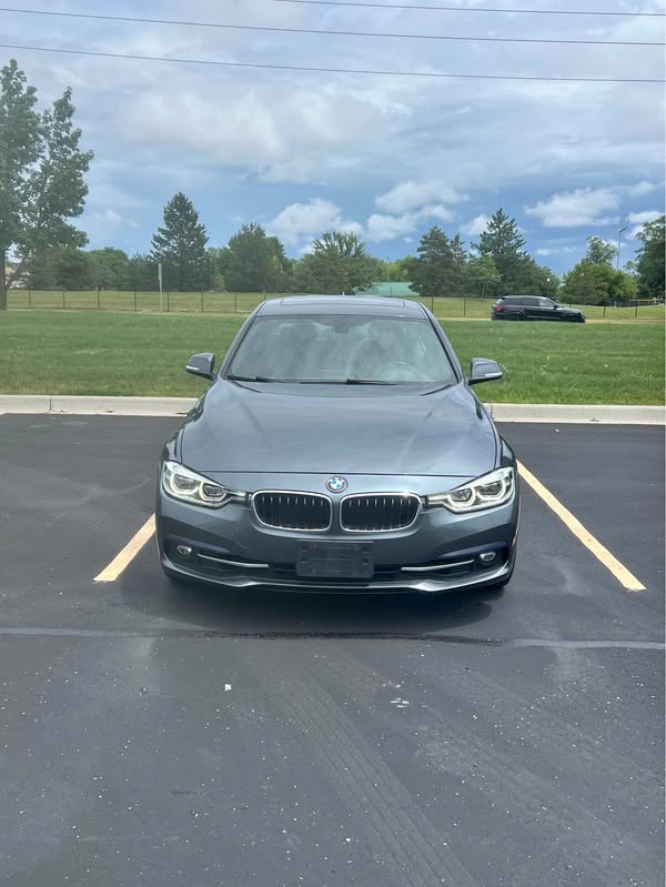 2018 BMW 3 Series - 330i xDrive Sedan 4D