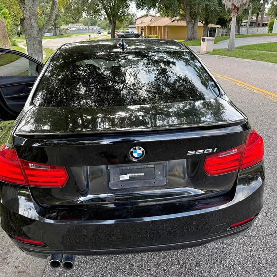 2014 BMW 3 Series - 318i Sedan 4D