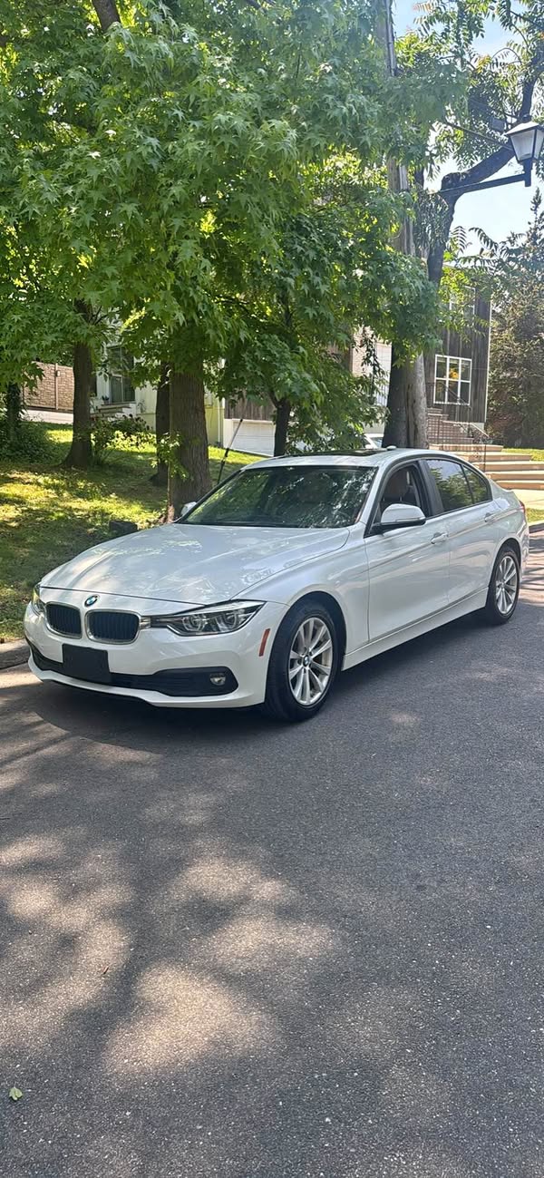 2018 BMW 3 Series - 320i xDrive Sedan 4D