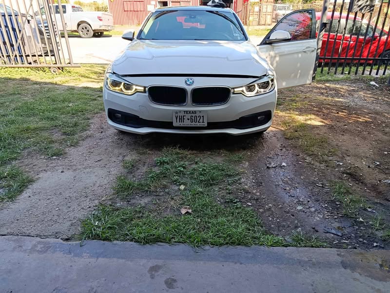 2018 BMW 3 Series - 320i Sedan 4D