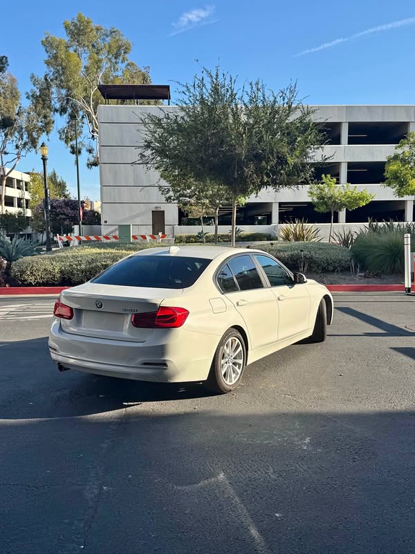 2017 BMW 3 Series - 320i Sedan 4D