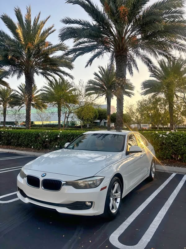 2014 BMW 3 Series - 320i Sedan 4D