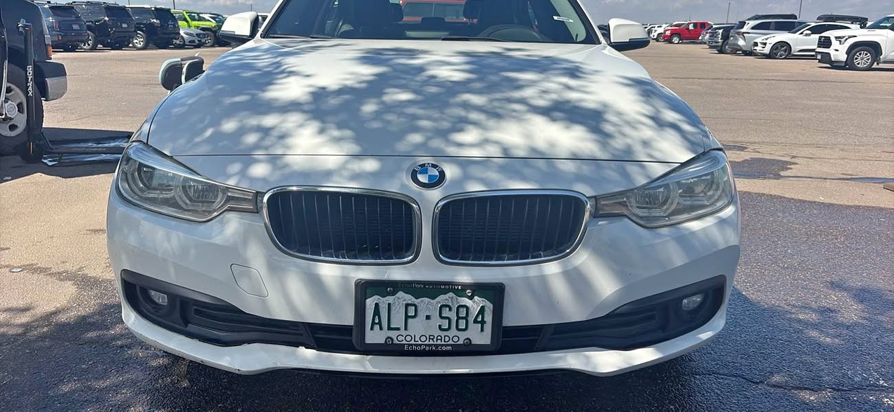 2018 BMW 3 Series - 320i xDrive Sedan 4D