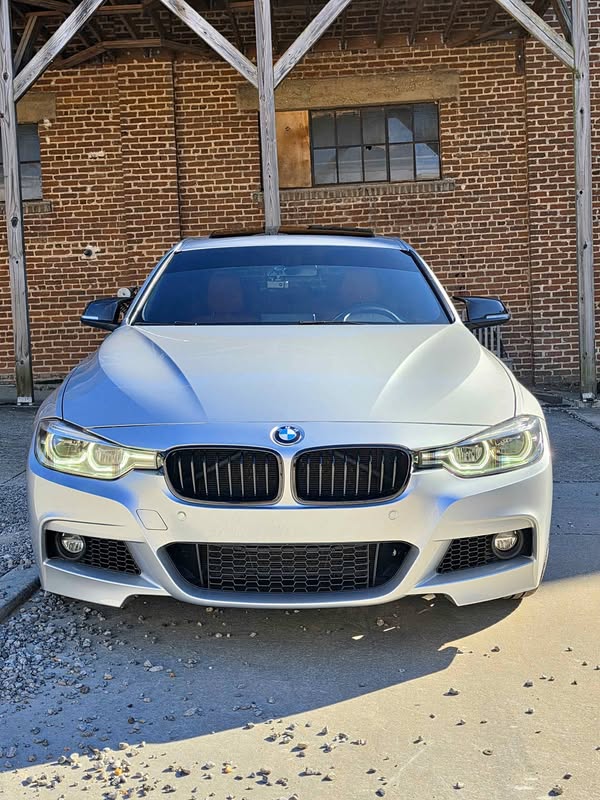2018 BMW 3 Series - 330i xDrive Sedan 4D