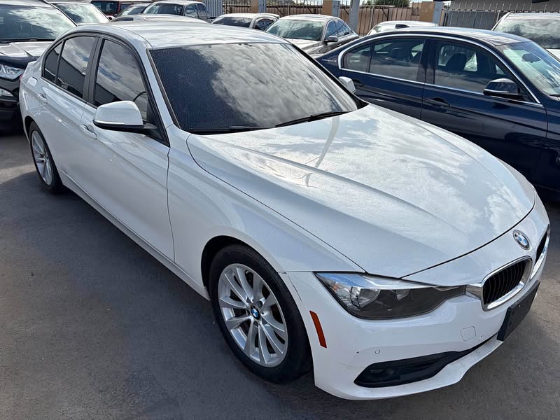 2017 BMW 3 Series - 320i Sedan 4D