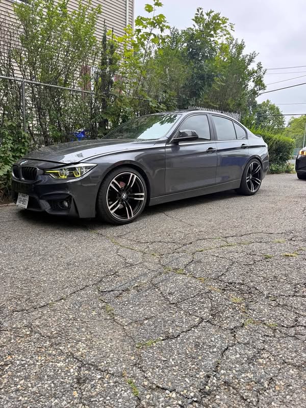 2014 BMW 3 Series - 320i xDrive Sedan 4D