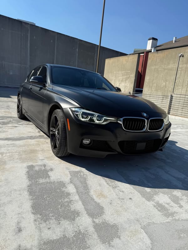 2018 BMW 3 Series - 330i xDrive Sedan 4D