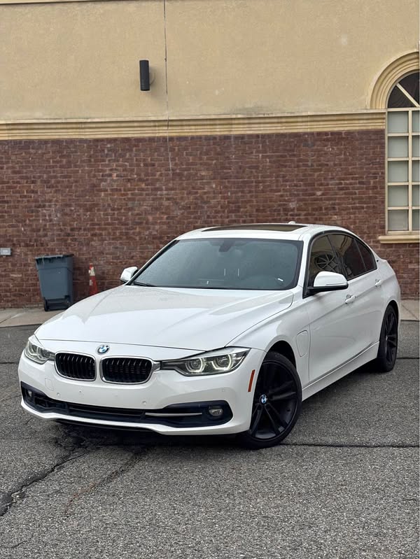 2016 BMW 3 Series - 330i xDrive Sedan 4D