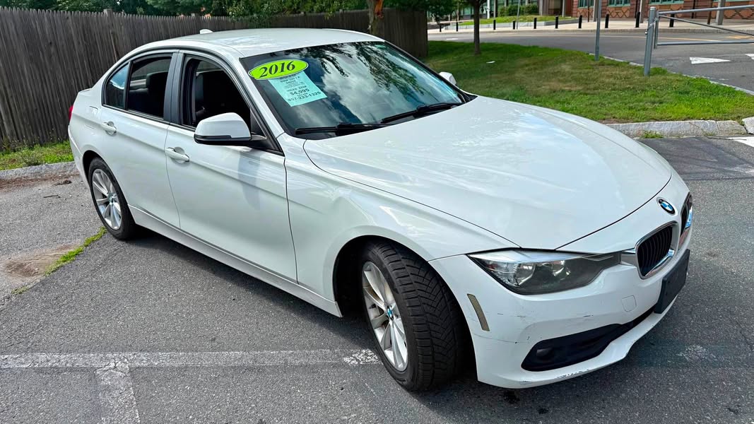 2016 BMW 3 Series - 320i xDrive Sedan 4D
