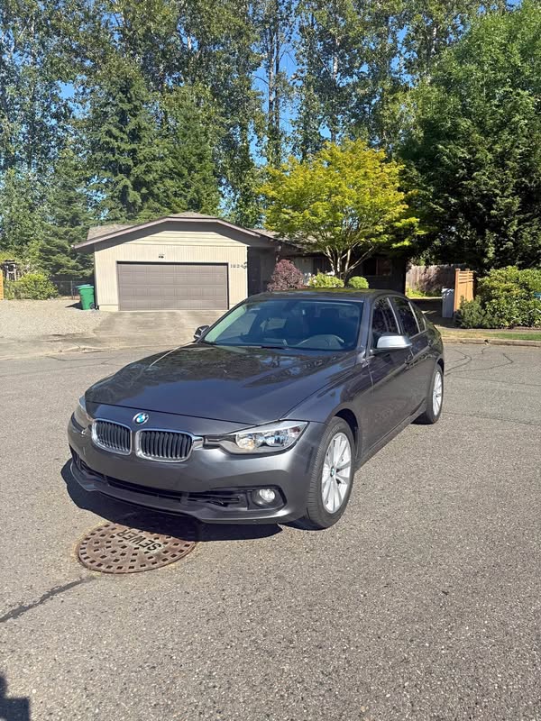 2016 BMW 3 Series - 320i Sedan 4D