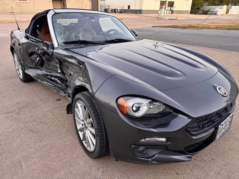 2017 Fiat 124 Spider - Lusso Convertible 2D