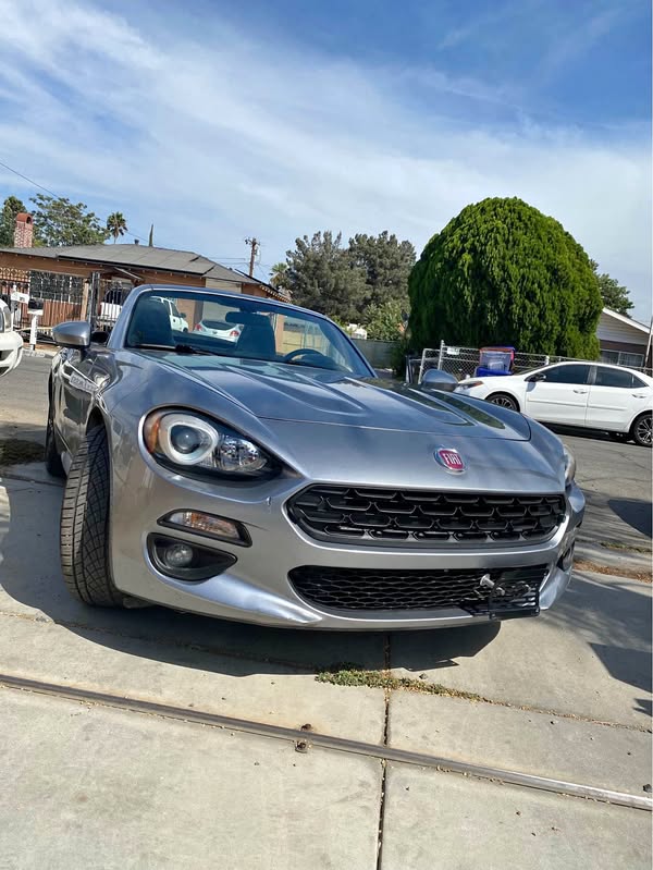 2017 Fiat 124 Spider - Lusso Convertible 2D