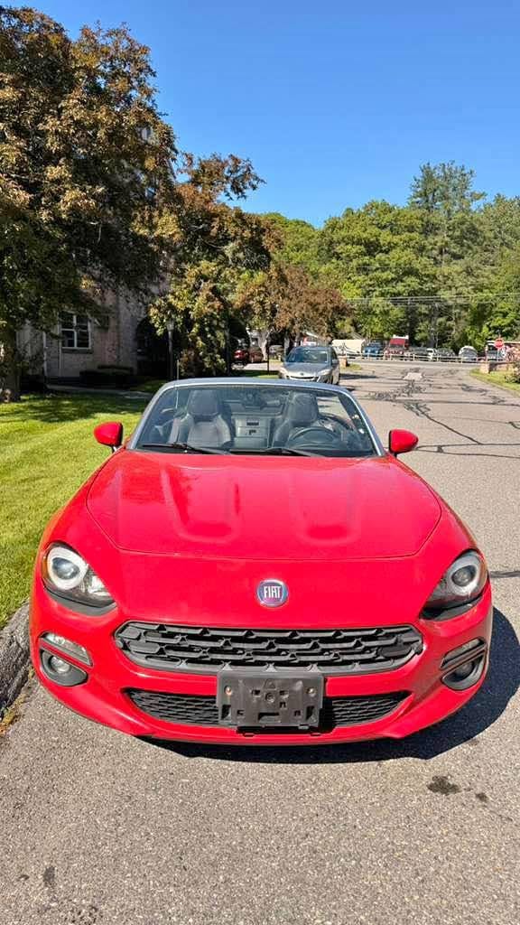2017 Fiat 124 Spider - Lusso Convertible 2D