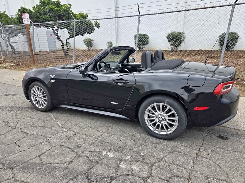 2017 Fiat 124 Spider - Classica Convertible 2D