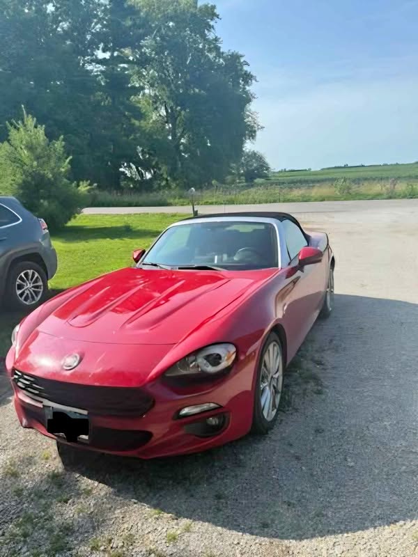 2017 Fiat 124 Spider - Lusso Convertible 2D