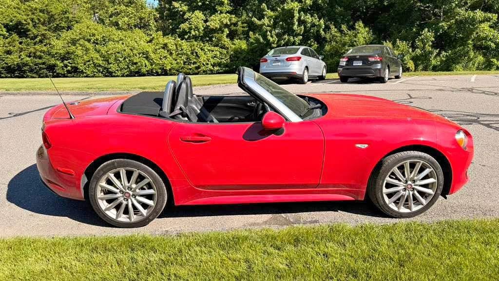 2017 Fiat 124 Spider - Lusso Convertible 2D