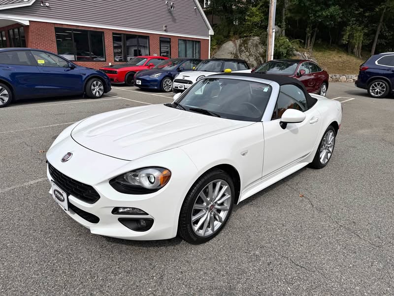 2018 Fiat 124 Spider - Lusso Convertible 2D