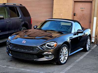 2017 Fiat 124 Spider - Lusso Convertible 2D