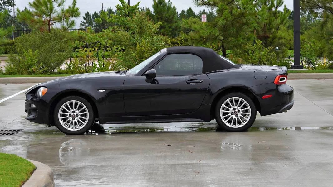 2017 Fiat 124 Spider - Classica Convertible 2D