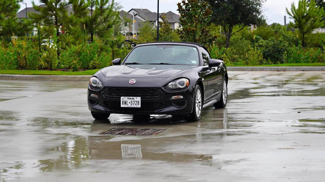 2017 Fiat 124 Spider Classica Convertible 2D
