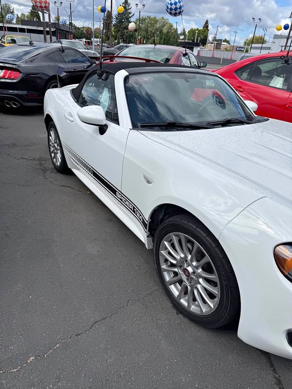 2017 Fiat 124 Spider - Classica Convertible 2D