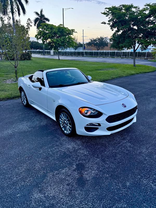 2018 Fiat 124 Spider - Classica Convertible 2D