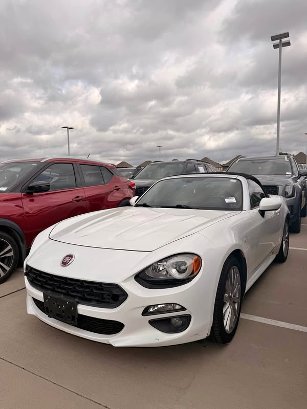 2017 Fiat 124 Spider - Lusso Convertible 2D