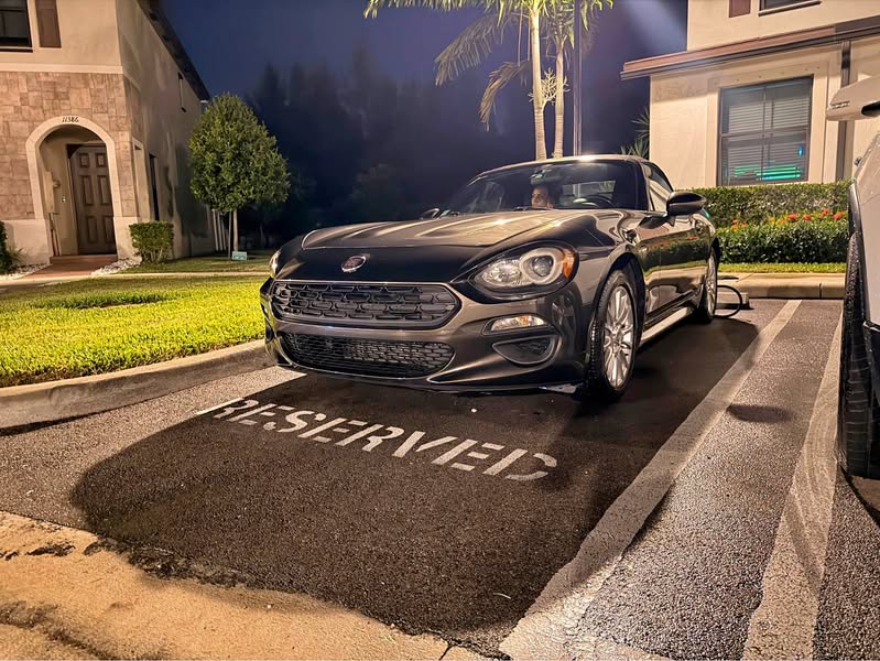 2017 Fiat 124 Spider - Lusso Convertible 2D