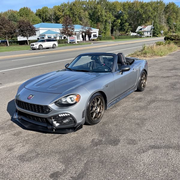 2017 Fiat 124 spider abarth - perfect condition