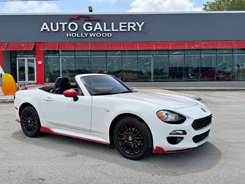 2017 Fiat 124 Spider - Classica Convertible 2D