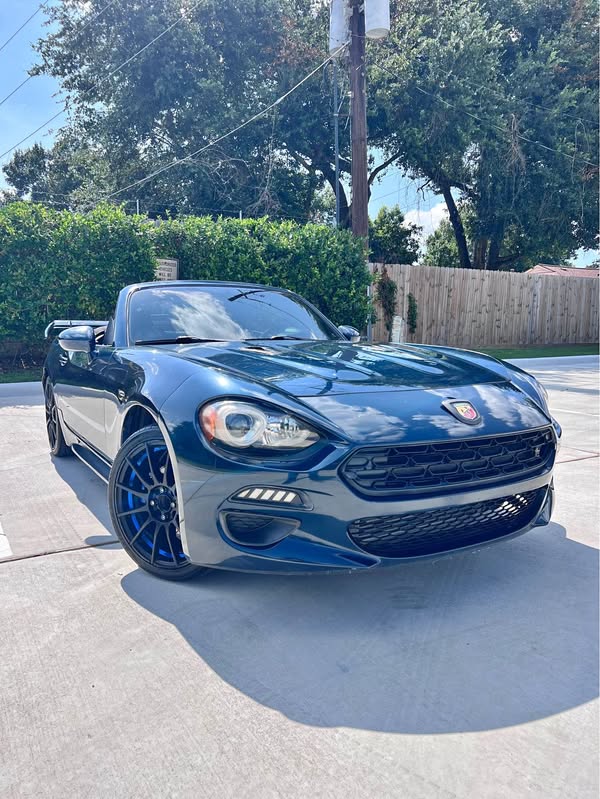 2017 Fiat 124 Spider - Classica Convertible 2D