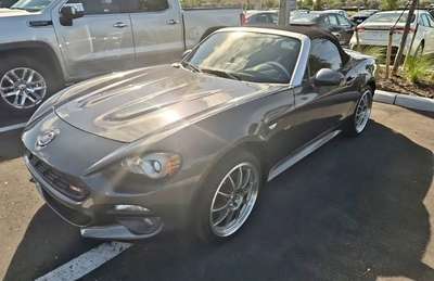 2018 Fiat 124 spider lusso  - j0139947p