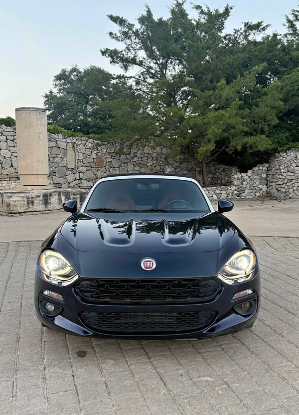 2018 Fiat 124 Spider - Lusso Convertible 2D