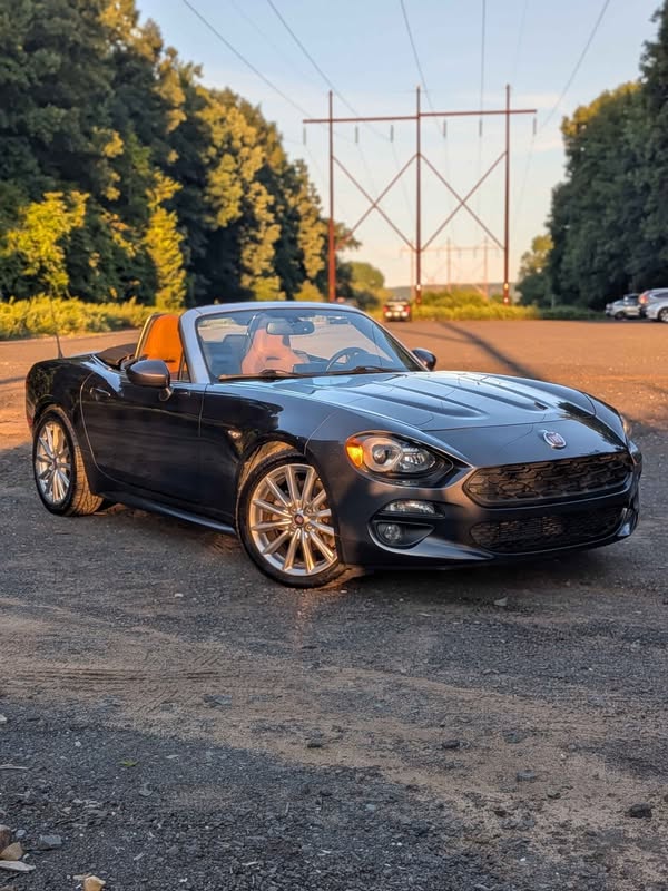 2018 Fiat 124 Spider - Lusso Convertible 2D