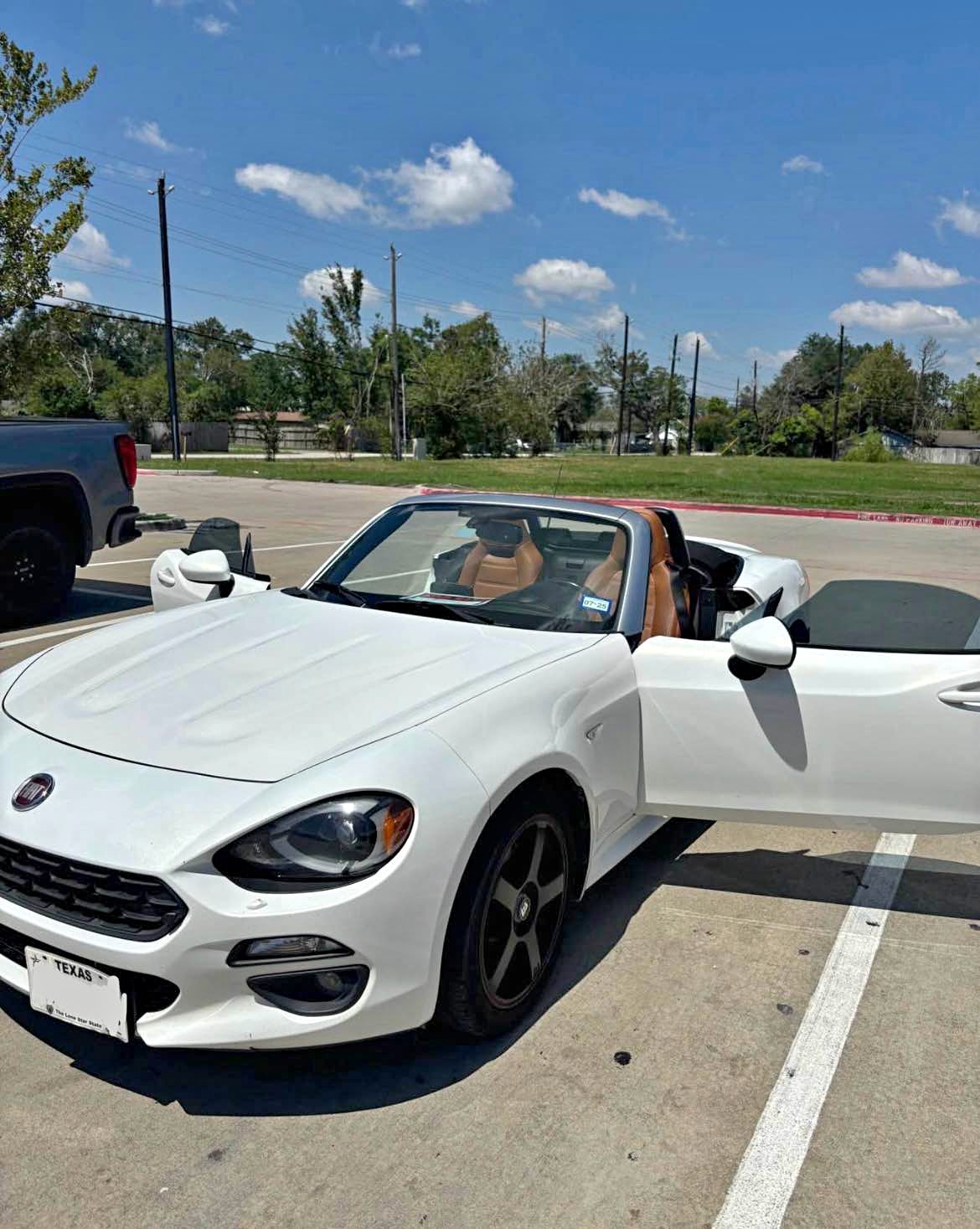 2017 Fiat 124 Spider - Lusso Convertible 2D