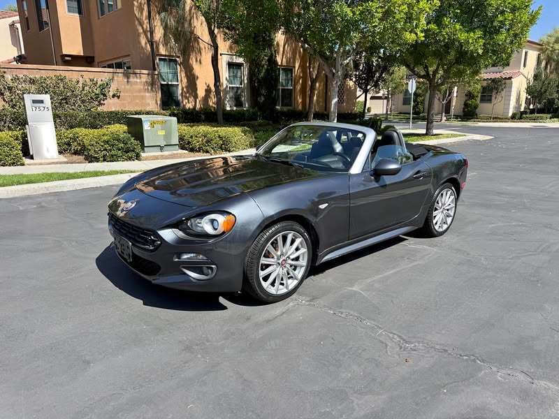 2019 Fiat 124 Spider - Lusso Convertible 2D