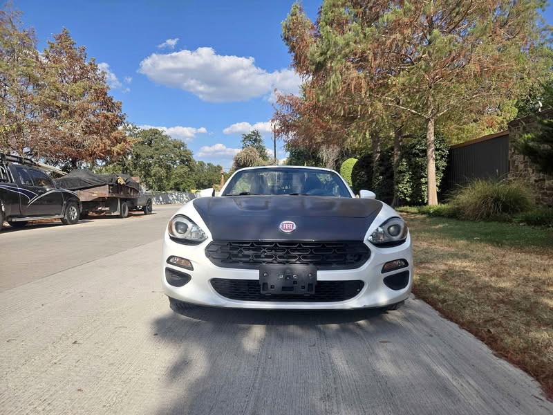 2018 Fiat 124 Spider - Classica Convertible 2D