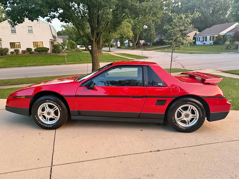 1986 Pontiac Fiero  - SE V-6