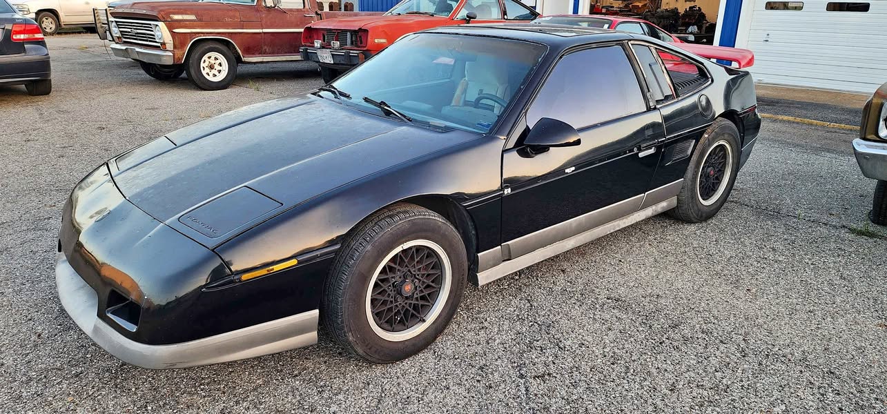1987 Pontiac Fiero - GT