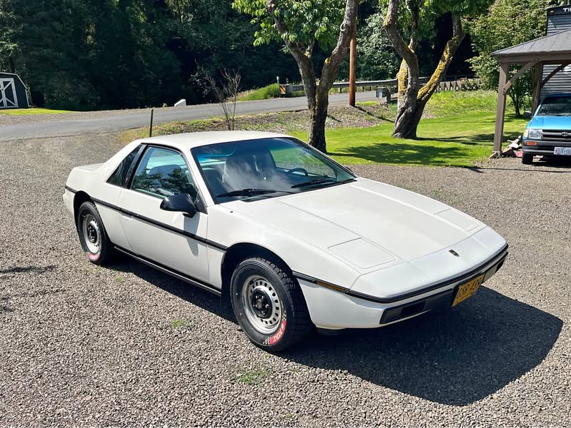 1985 Pontiac Fiero  - 2M4