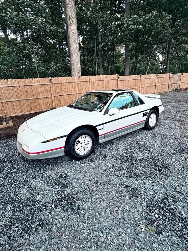 1984 Pontiac indy fiero - SE
