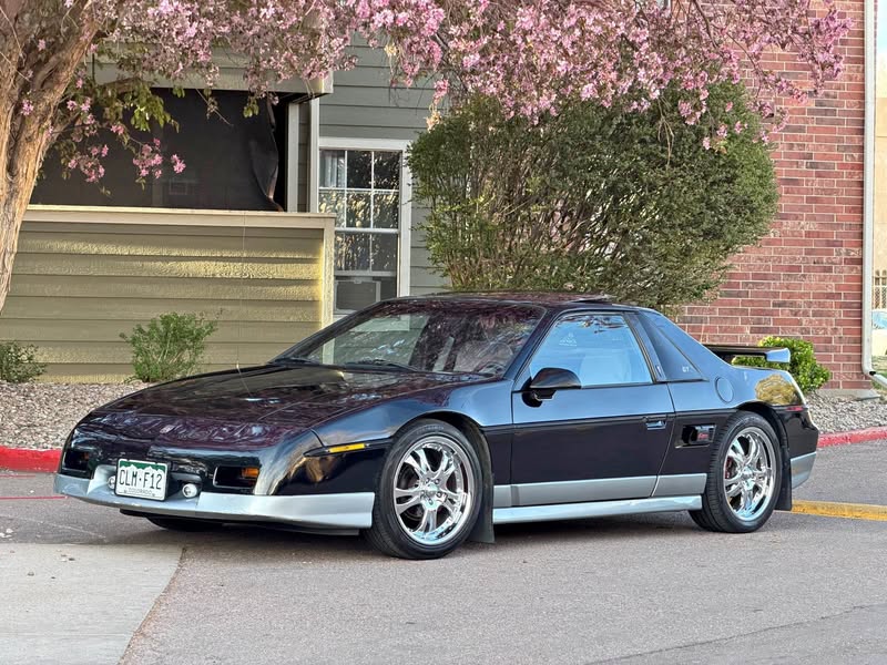 1985 Pontiac (non-running) fiero - GT