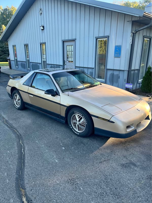 1987 Pontiac Fiero SE - SE