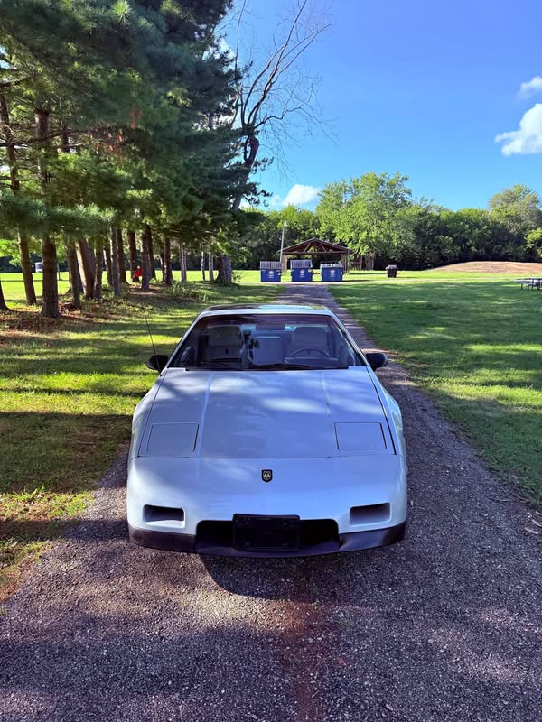 1986 Pontiac fiero - 2M6