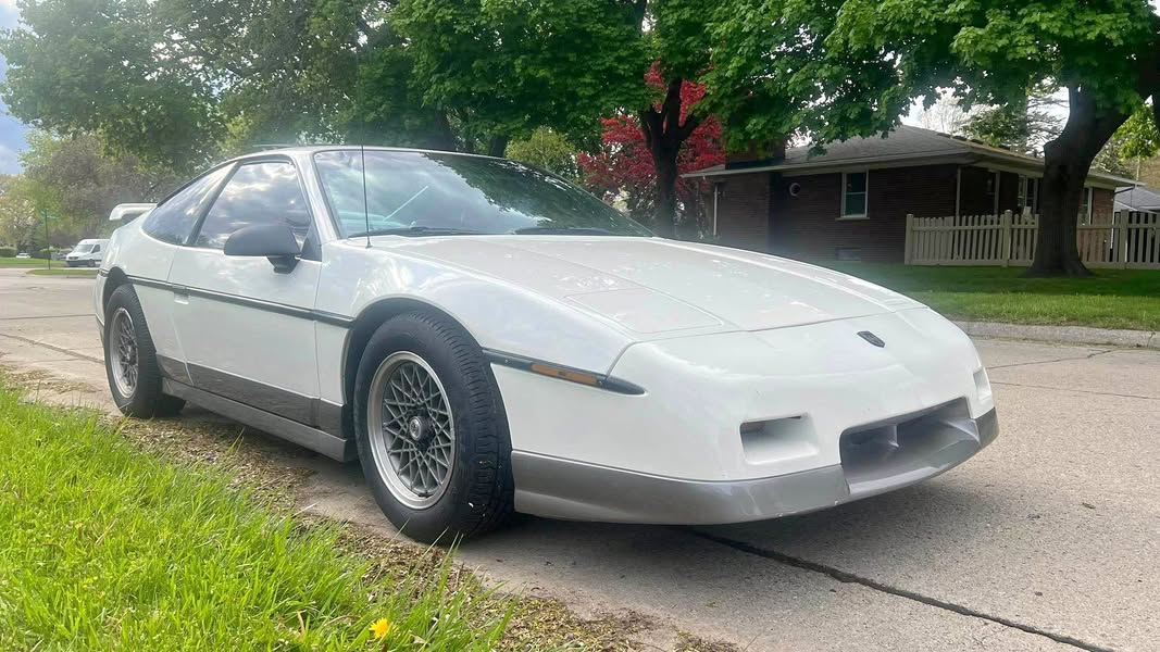 1987 Pontiac fiero - GT